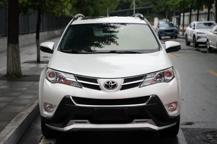 Used Toyota RAV4 2015 2.0L CVT Two-Wheel Drive Fashion Edition
