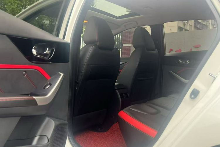 Used Venucia D60 2019 100 000-Yuan Glory 1.6L XV CVT Chenyue Edition China VI Standard
