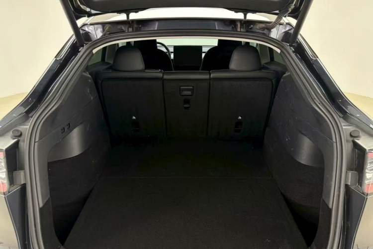 Used Tesla Model Y 2024 Long-Range All-Wheel-Drive Version
