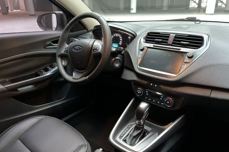 Used Ford Escort 2015 1.5L Automatic Fashion Model
