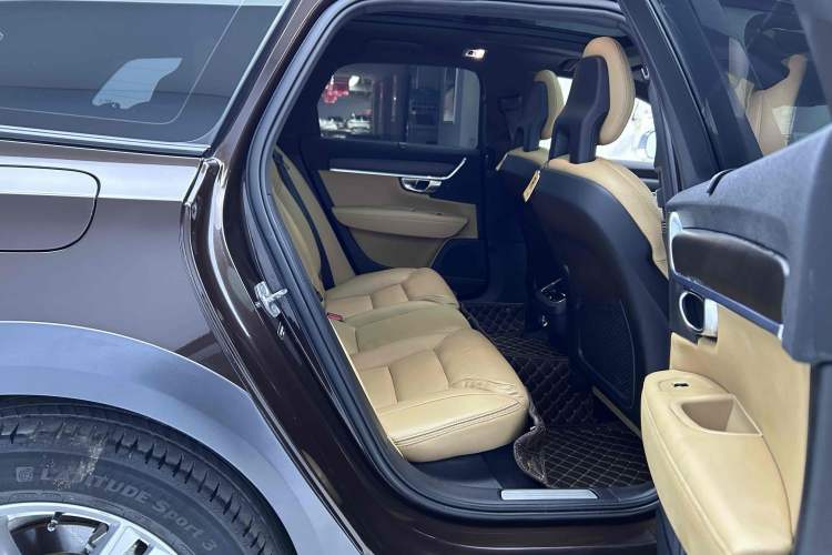 Used Volvo V90 2017 Cross Country T5 AWD Smart Range Edition
