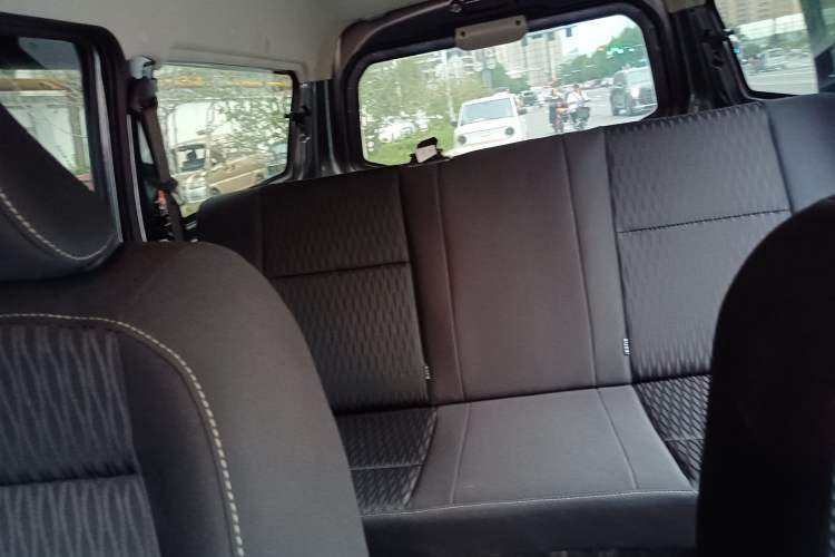 Used Jinbei Gold Hiace M Classic 2024 1.5L Engineering Lion Passenger Vehicle 5 Seats
