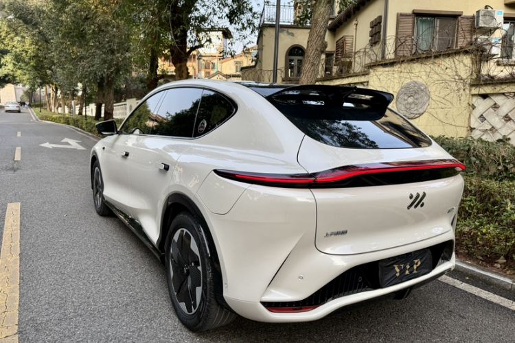 Used IM LS7 2023 90 kWh Elite Rear-Drive Version
