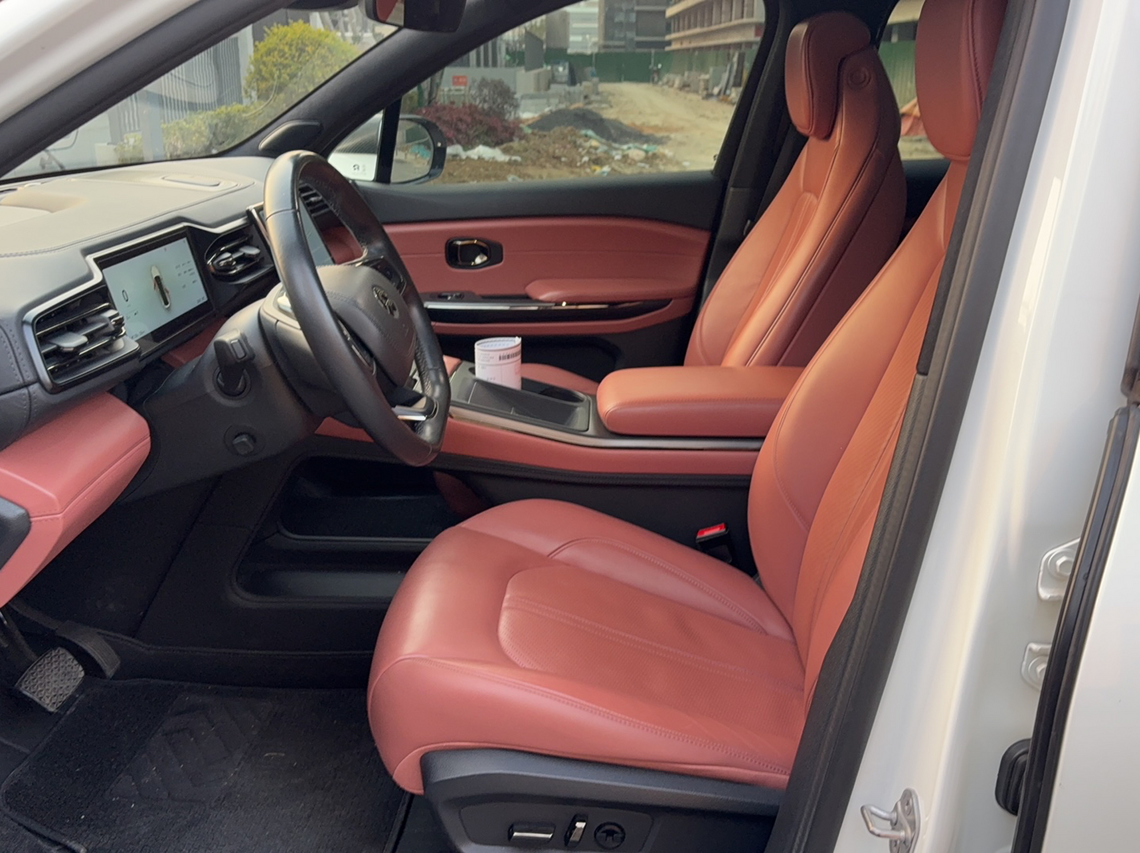 Переднее сиденье в автомобиле