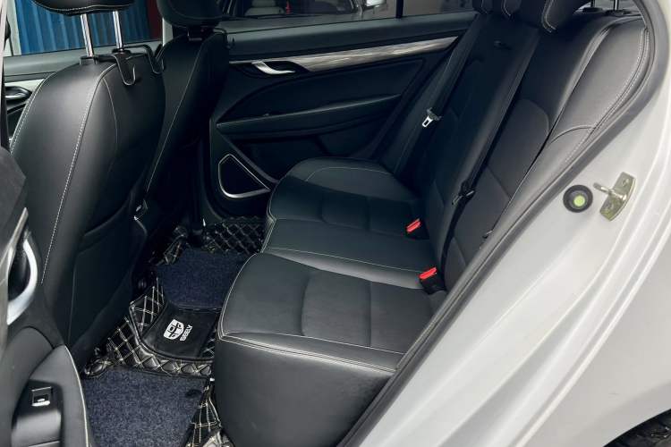 Used Geely Auto Emgrand 2019 Leading Edition 1.5L CVT Luxury Model China VI Standard
