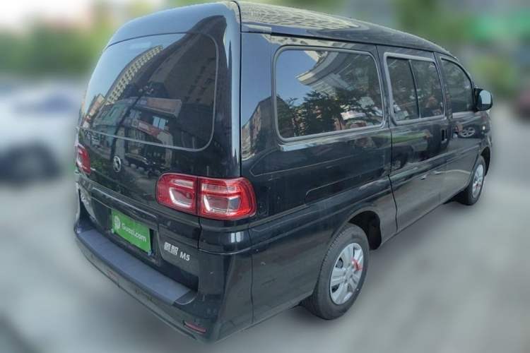 Used FORTHING Lingzhi 2023 M5L 1.6L Base Model 5 Seats
