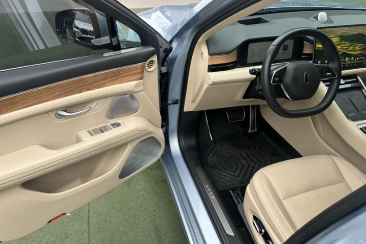 Used Hima AITO M5 2023 Extended-Range Rear-Drive Standard Version
