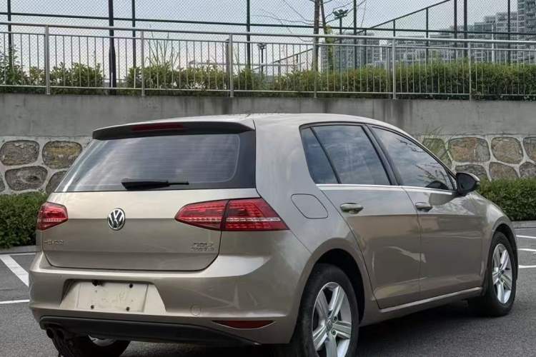 Used Volkswagen Golf 2016 230TSI Automatic Comfort Version
