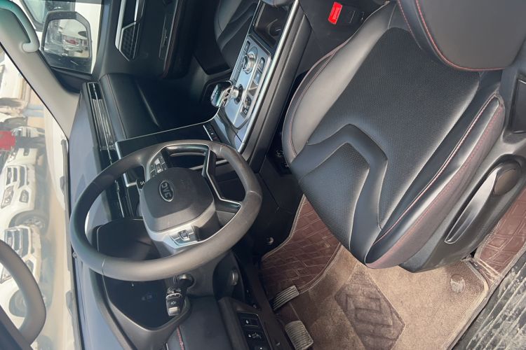 Used JAC T8 2018 2.0T Diesel Two-Wheel Drive Luxury Trim with Dual HFC4DB2-1D
