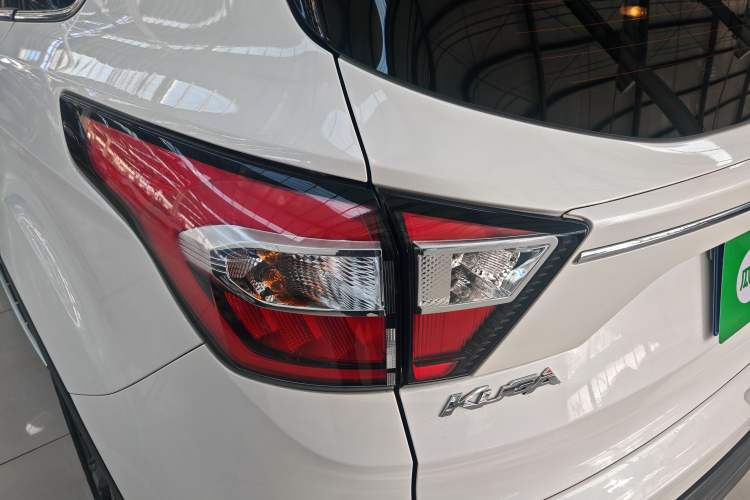 Used Ford Kuga 2019 EcoBoost 180 Two-Wheel-Drive Titanium Plus Model China VI Standard
