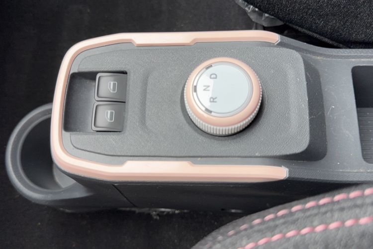 Used Chery QQ Ice Cream 2022 170km Sundae Phosphate Lithium-Ion
