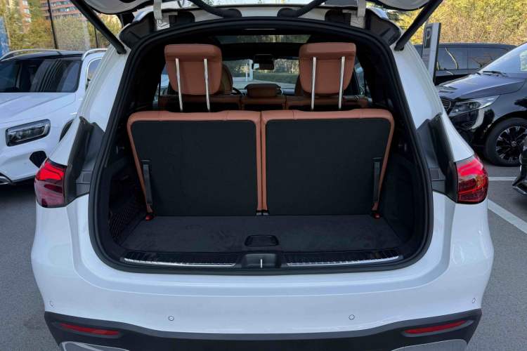 Used Mercedes-Benz GLC 2023 GLC 260 L 4MATIC Dynamic Edition 7-seater
