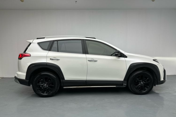 Used Toyota RAV4 2019 2.0L CVT Two-Wheel Drive Fashion X Limited Edition China V Standard
