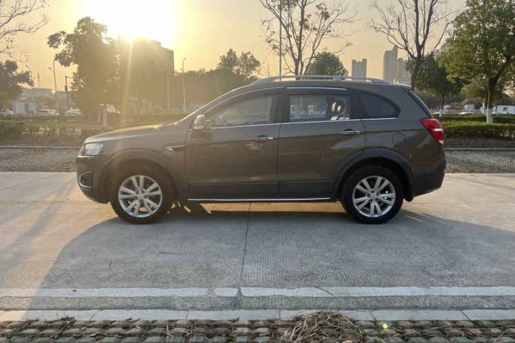 Used Chevrolet Captiva 2015 2.4L 4x4 Flagship Edition 7-Seater
