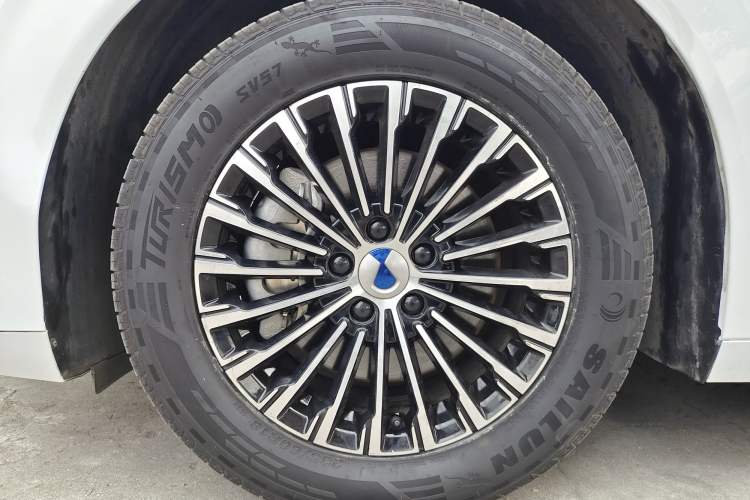 Used Denza D9 2022 DM-i 1040 Prestige Model
