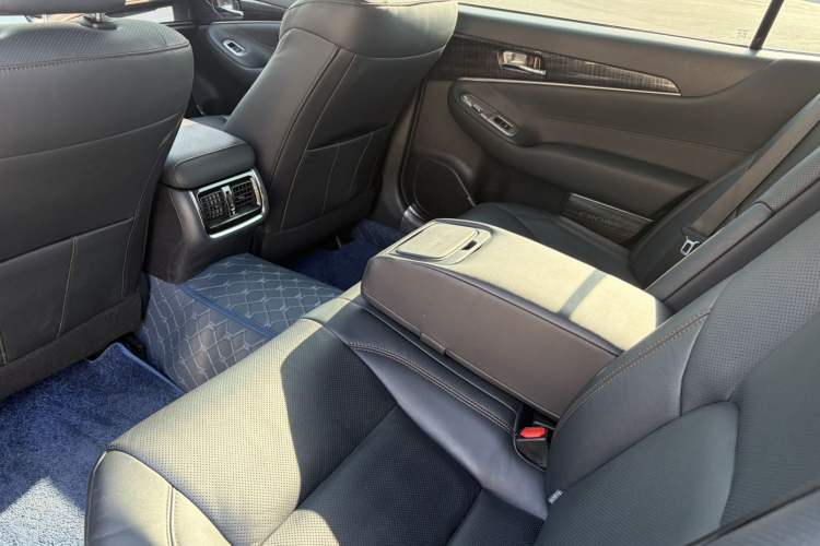 Used Toyota Crown 2015 2.0T Fashion Edition
