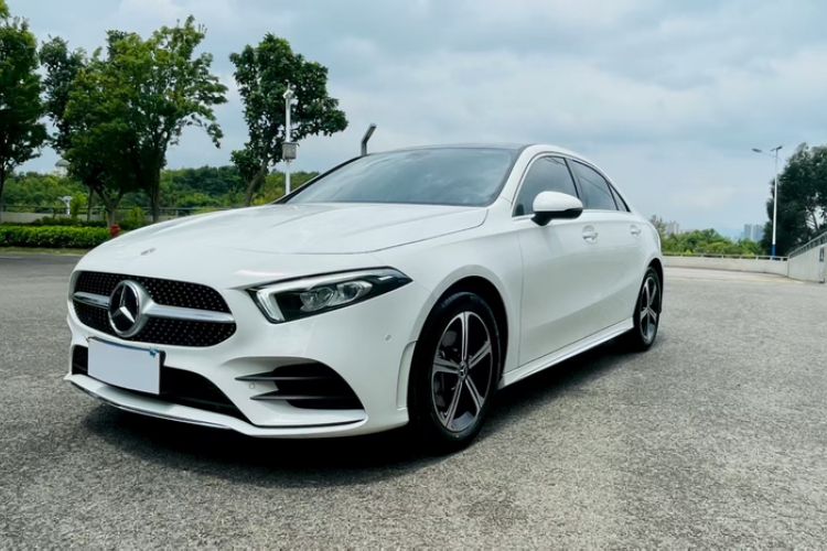 Used Mercedes-Benz A-Class 2022 Revised Version A 200 L Sport Sedan Fashionable Style
