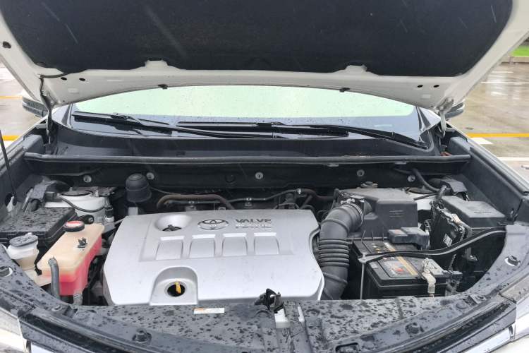 Used Toyota RAV4 2016 2.0L CVT Two-Wheel Drive Fashion Edition China V Standard
