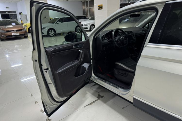 Used Volkswagen Tiguan L 2017 330TSI Automatic Two-Wheel Drive Luxury Edition
