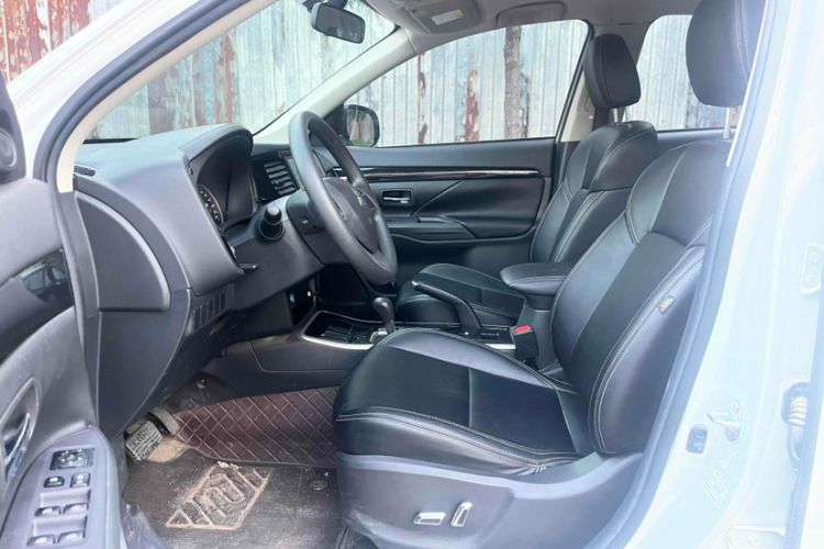 Used Mitsubishi Outlander 2021 Revised Version 2.0L Two-Wheel Drive Comfort Edition 5 Seats
