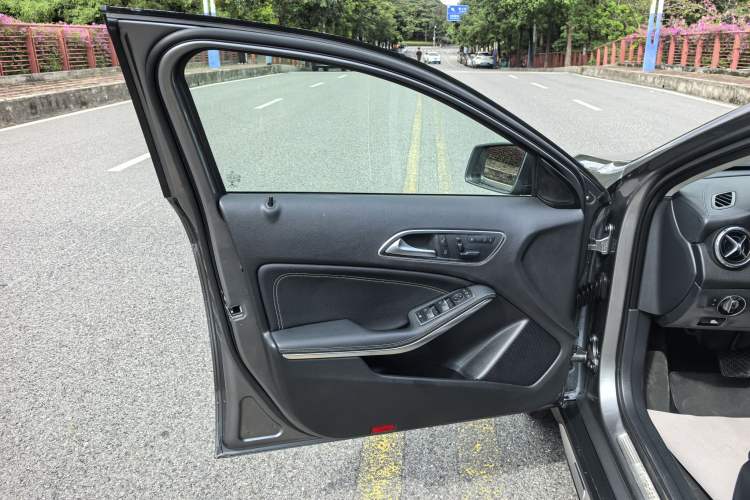 Used Mercedes-Benz GLA 2015 GLA 220 4MATIC Fashion Model