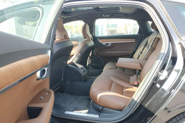 Used Volvo S90 2025 B5 Zhiyi Luxury Edition
