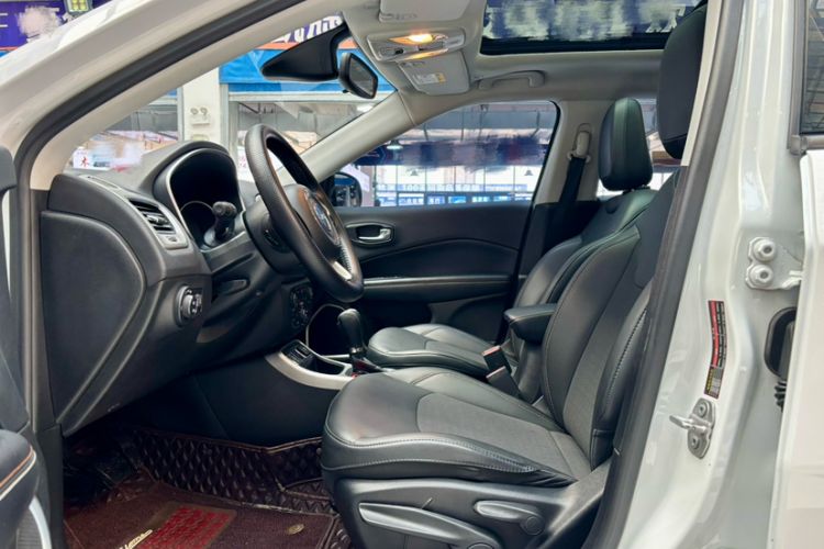 Used  Compass 2020 220T Automatic Leading Edition
