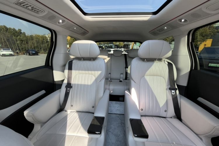 Used VOYAH Dream 2025 PHEV Four-Wheel-Drive Flagship Version – Qiankun Edition