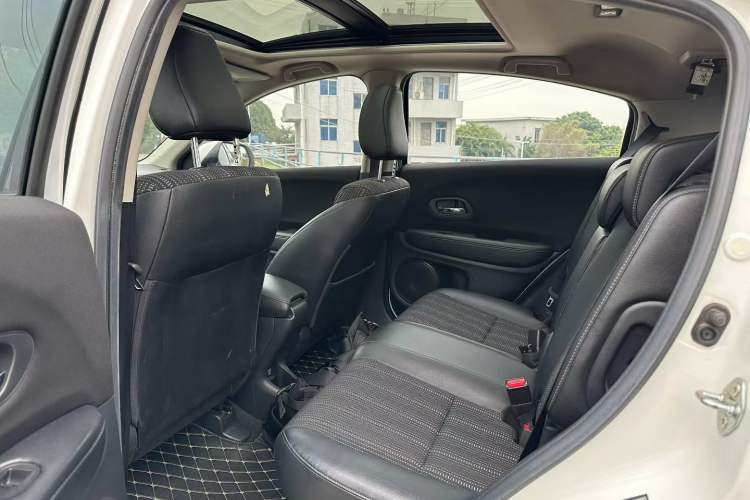 Used Honda Vezel 2017 1.8L CVT Front-Wheel Drive Pioneer Edition