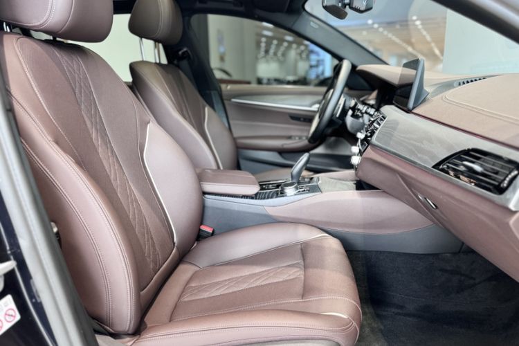 Used BMW 5 Series 2022 Second Facelift 530Li Leading Edition M Sport Package
