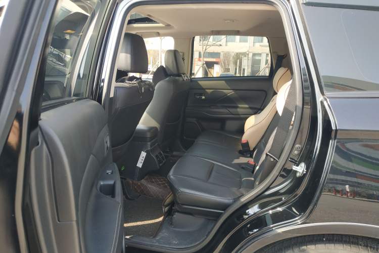 Used Mitsubishi Outlander 2018 2.0L Two-Wheel Drive Glory Edition 5 Seats