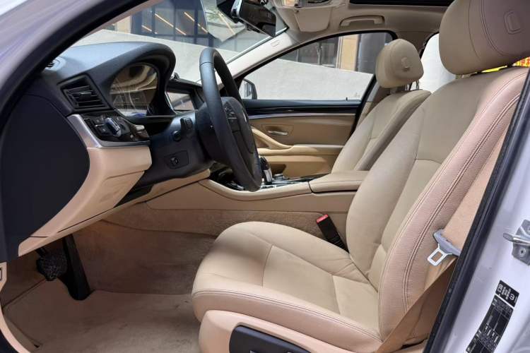Used BMW 5 Series 2014 525Li Leading Model

