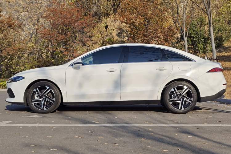 Used Roewe D7 2023 DMH 125km Superior Edition