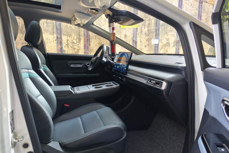 Used AION Y 2022 Plus 70 Tech Edition
