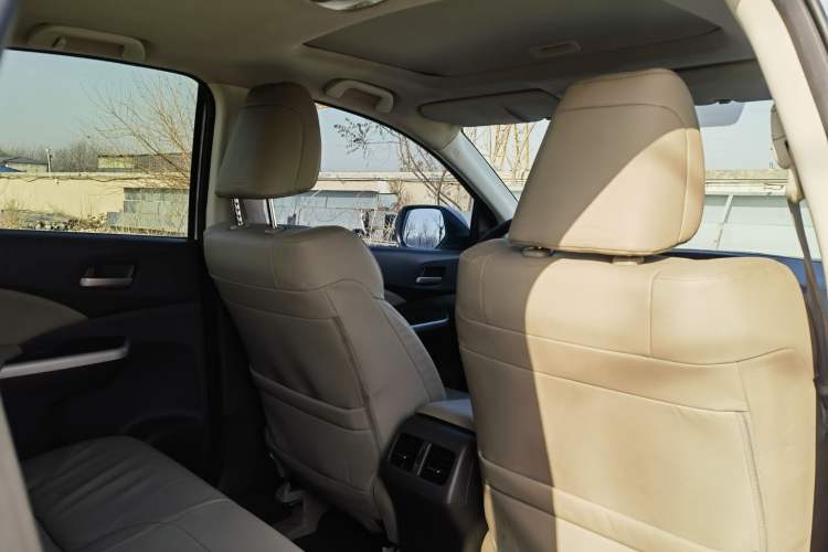 Used Honda CR-V 2013 2.4L Two-Wheel-Drive Luxury Edition
