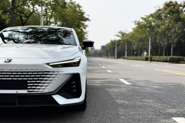 Used Changan UNI-V 2022 1.5T Prestige Version
