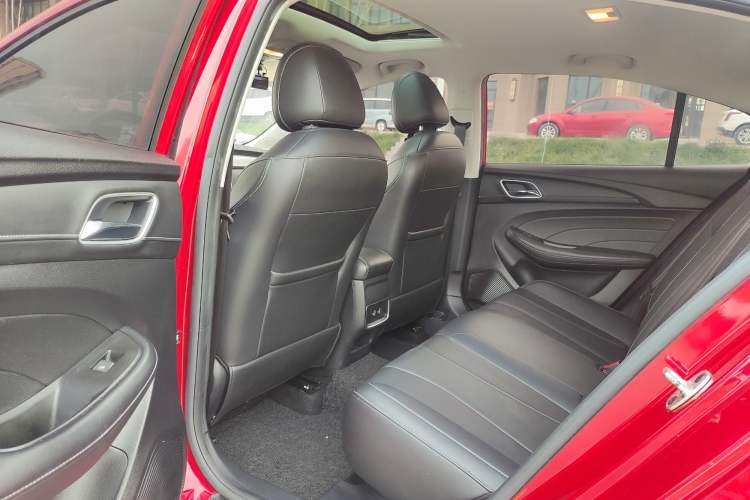 Used Roewe i5 2020 1.5L Automatic 4G Connect Luxury Flagship Edition
