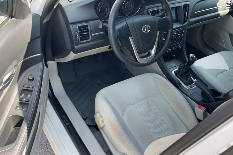 Used BAIC Senova D50 2014 1.5L manual standard version
