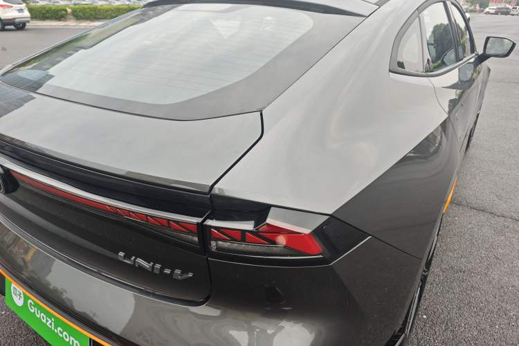 Used Changan UNI-V 2025 1.5T 500Bar Prestige Sporty Version
