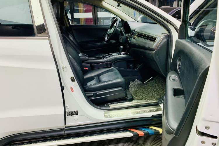 Used Honda Vezel 2015 1.8L CVT 2WD Elite Model
