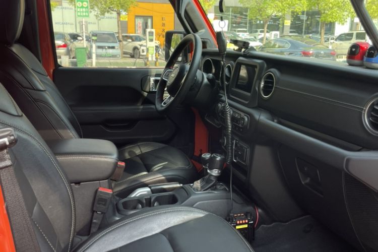 Used  Wrangler 2019 2.0T Sahara Four-Door Version China VI Emission Standard