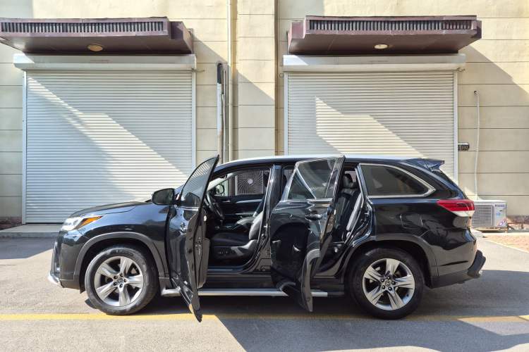 Used Toyota Highlander 2018 2.0T Four-Wheel Drive Luxury Version 7 Seats China VI Standard
