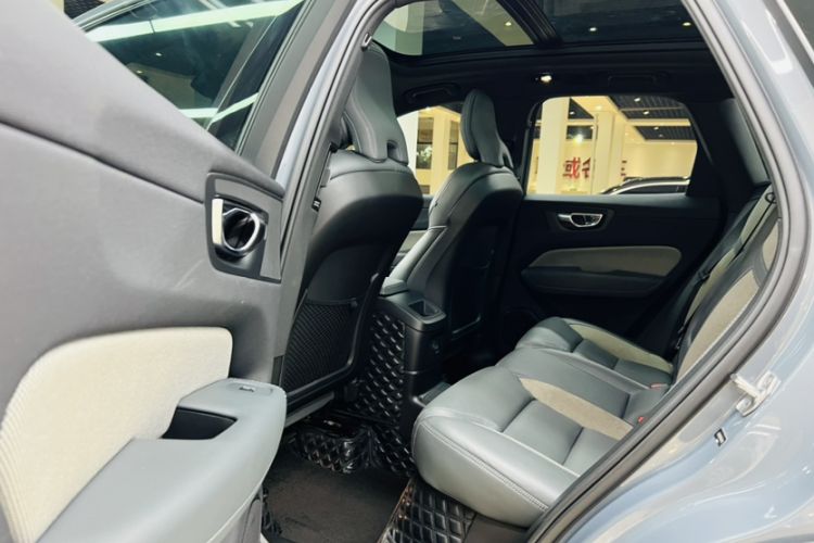 Used Volvo XC60 New Energy 2022 T8 Plug-in Hybrid All-Wheel Drive Zhiyuan Sport Edition
