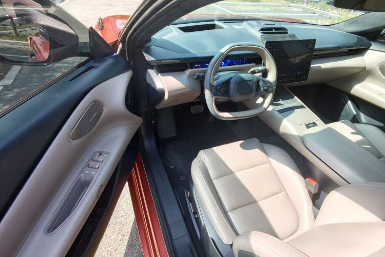 Used Lynk & Co Z10 2025 95 kWh 806 km Range Rear-Wheel Drive Advanced Driver-Assistance System Max
