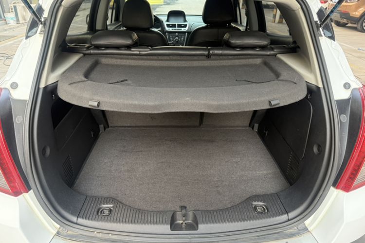 Used Buick Encore 2015 1.4T Automatic Two-Wheel Drive Urban Elite Version
