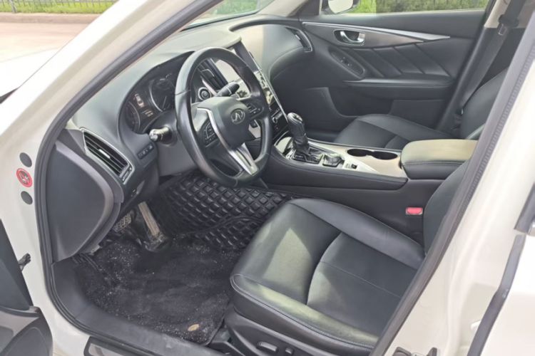 Used Infiniti Q50L 2018 2.0T Enjoyment Version China VI Standard
