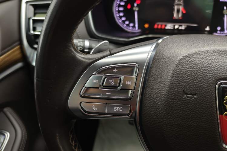 Used Roewe RX8 2018 30T Smart Connectivity Two-Wheel Drive Flagship Edition
