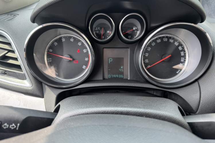 Used Buick Encore 2015 1.4T Automatic Two-Wheel Drive Urban Elite Version
