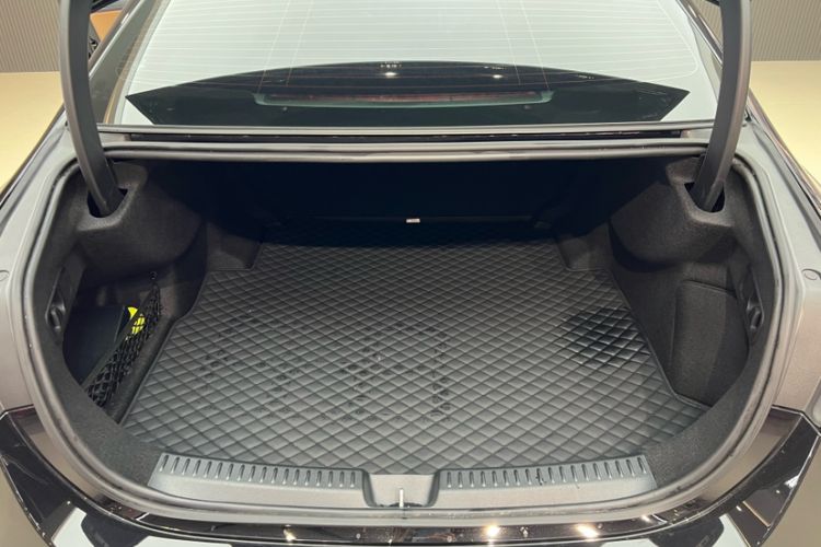 Used Mercedes-Benz E-Class 2025 E 260 L