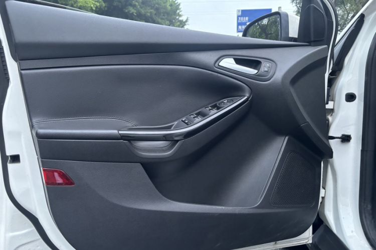 Used Ford Focus 2017 Hatchback 1.6L Automatic Fashion Edition Smart Drive Version
